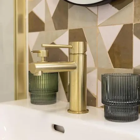 2 Pieces Ultra-centre Au Calme 아파트 *