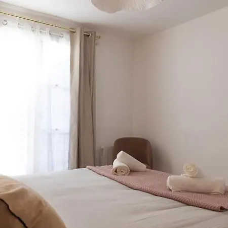 2 Pieces Ultra-centre Au Calme Apartment