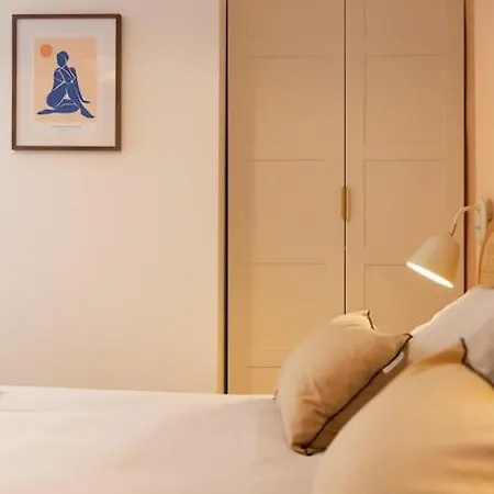 2 Pieces Ultra-centre Au Calme 아파트