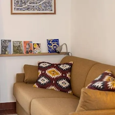 2 Pieces Ultra-centre Au Calme Apartment