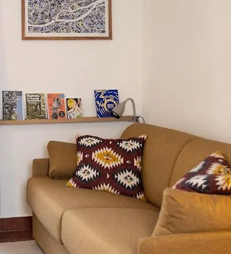 2 Pieces Ultra-centre Au Calme Apartment